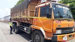 Foto: Ini Satu-satunya Truk yang Lolos saat Jembatan Babat Ambrol