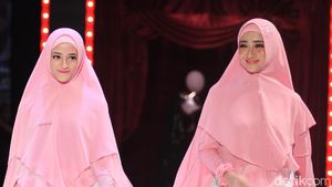 Cantik Awet Muda, Nia Paramitha Seperti Kakak Adik dengan Putrinya