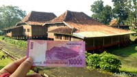 Ada banyak keistimewaan hingga rumah Limas ini dicetak di uang pecahan Rp 10 ribu. Salah satunya terdapat pada bagian atap dengan ornamen berbentuk Simbar. Simbar ini bukan hanya sebagai hiasan, tapi juga sebagai penangkal petir. (Raja Adil Siregar/detikTravel)