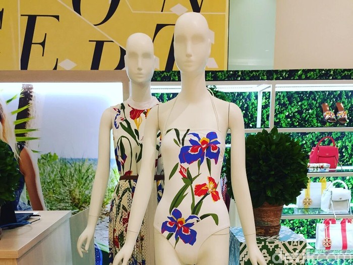 Tory Burch Rilis Baju  Renang  yang  Bisa  Melindungi Kulit 