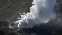 Peringatan status gunung tersebut meningkat dari 2 menjadi 3 (maksimal skala 5 di Jepang). Badan Meteorologi Jepang memperingatkan batuan vulkanis bisa terlempar hingga sejauh 2 km.  (Foto: Dok. Kyodo/via REUTERS)