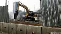 Secara keseluruhan, keenam ruas tol tersebut dengan total panjang 69,77 km diperkirakan baru akan rampung pada tahun 2022 mendatang.