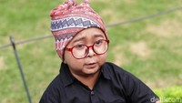Ada juga Daus Mini yang tengah kecewa karena istrinya, Rahandini meminta cerai di usia pernikahan yang baru sebulan. (Palevi S/detikHOT)