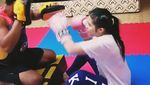 Gaya Sporty Prilly Latuconsina yang Gemar Olahraga Muay Thai