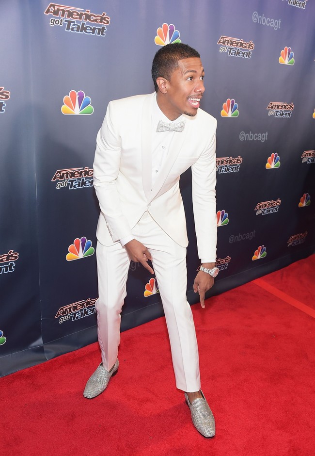 Inilah gaya Nick Cannon saat memakai salah satu sepatu termahal di dunia itu di acara America’s Got Talent. Sepatu yang butuh waktu setengah tahun untuk membuatnya ini kabarnya dilelang dengan nilai mencapai Rp 26 miliaran dan hasilnya disumbangkan kepada yang membutuhkan. Foto: Dok. Complex, Getty Images