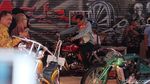 Foto: Jokowi Tunggangi Motor Kustom Merah dan Hijau
