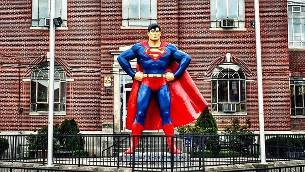 Foto: Ada pula patung Superman setinggi 4,5 meter (wscherr/Instagram)