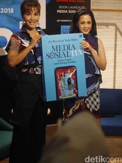 Nadia Mulya dan Joy Roesma Rilis Buku Media Sosialita. Foto: Silmia Putri/Wolipop Nadia Mulya dan Joy Roesma Rilis Buku Media Sosialita. Foto: Silmia Putri/Wolipop