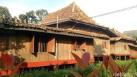 Saat memasuki bagian dalam bangunan, terlihat kondisi bangunan masih berdiri kokoh. Setiap pengunjung yang datang akan dipandu oleh pamong di museum. (Raja Adil Siregar/detikTravel)