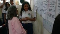 Mengenyam pendidikan dengan anak-anak yang jauh lebih muda dari dirinya tidak membuat Palacios malu. Saat hari pertama masuk sekolah pada Senin (17/4) pekan ini, Palacios menjadi murid yang paling antusias di dalam kelas. Foto: Cortesia via eluniversal.com.mx