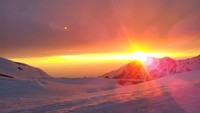Foto: Menjelajah seluruh Rute Alpen Tateyama Kurobe akan memakan waktu lebih dari enam jam perjalanan. Traveler bisa pula mendaki Gunung Tateyama dan lewatlah Jalur Bijodaira yang akan melintaso hutan purba di mana ada pohon-pohon cedar beech yang telah berusia 1.000 tahun (CNN Travel)