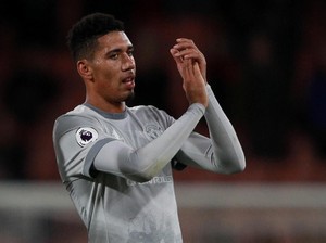 Smalling Tak Pedulikan Rumor soal Masa Depannya