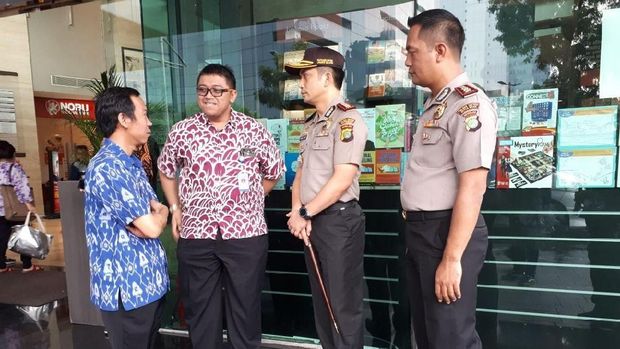 Kapolres Jaksel Kombes Indra Jafar bericara dengan pihak RS Siloam