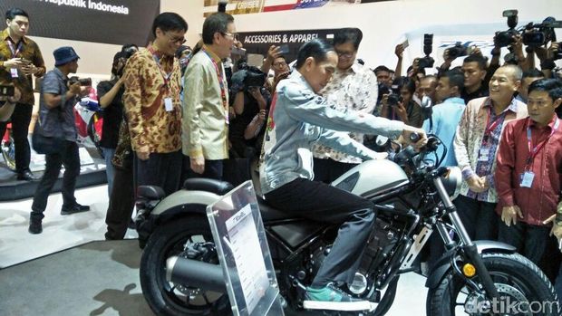 Presiden Joko Widodo menc