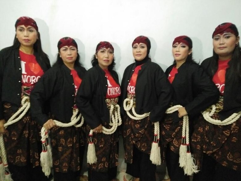 Satu-satunya, Paguyuban Reog Ini Hanya Berisi Para Perempuan Satu-satunya, Paguyuban Reog Ini Hanya Berisi Para Perempuan