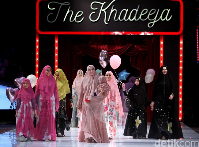 Merek busana syari Indonesia, Si.Se.Sa menggelar peragaan busana tunggal di Fairmont Hotel Jakarta pada Rabu (18/04/2018). Acara ini dihadiri oleh banyak selebriti populer tanah air. Foto: Mohammad Abduh/Wolipop