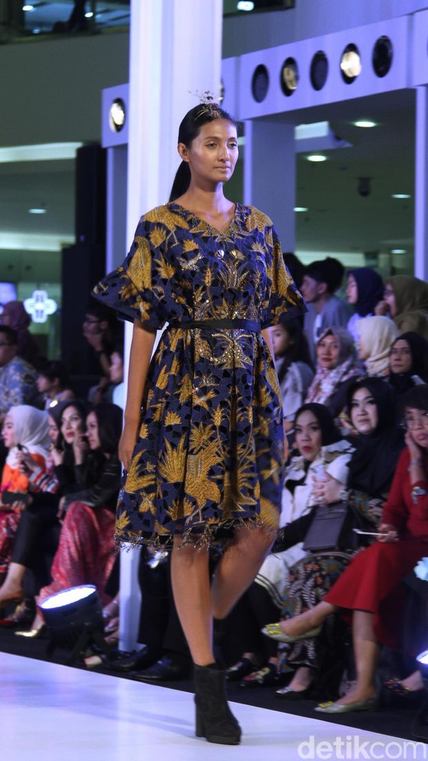 Er-Lum, koleksi kolaborasi Mel Ahyar dan Iwan Tirta Private Collection.