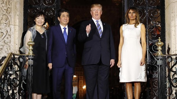 Gaya Donald Trump dan Melania Dinner Bareng PM Jepang