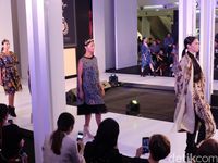 Rancangan Mel Ahyar untuk Iwan Tirta Private Collection.