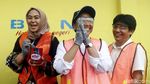 Menteri Rini Panen Raya 4000 Ton Gabah di Karawang