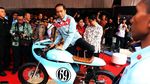 Gaya Gibran Main Motor, Nggak Kalah Sama Jokowi