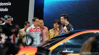 Jokowi juga menggunakan jaket ini saat menghadiri ajang IIMS di ICE BSD, Tangerang. Foto: Andhika Prasetia/ detikcom