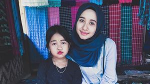 Foto: Laudya Cynthia Bella dan Suku Baduy