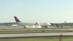 Foto: Mesin Berasap, Pesawat Delta Air Lines Mendarat Darurat di AS