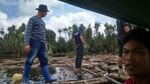 Foto: Penemuan Ribuan Kayu Illegal Logging di Sungai Musi