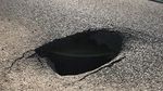 Foto: Sinkhole Tiba-tiba Muncul di Jalanan Wales