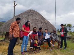 Jemput Bola Registrasi SIM Card Hingga Pelosok Desa