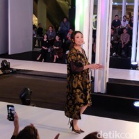 Tapi, Ayu Dewi tetap Ayu Dewi yang ekspresif. Saat sesi finale, ia tampil dengan personanya yang jenaka. (Foto: Daniel Ngantung/Wolipop)