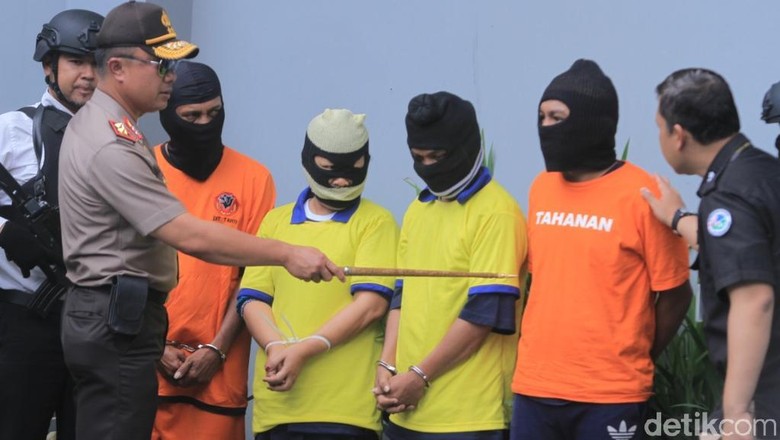 Samsudin Saling Kenal dengan Bos Miras Jakarta dan Kalimantan Samsudin Saling Kenal dengan Bos Miras Jakarta dan Kalimantan