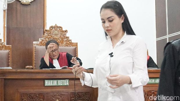 Sederet Kejanggalan Tuntutan Radytia vs Jennifer Dunn