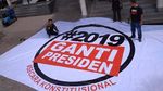 #2019GantiPresiden: Kaus, Topi Hingga Spanduk Raksasa Depan Masjid