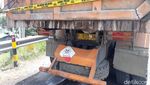 Foto: Ini Satu-satunya Truk yang Lolos saat Jembatan Babat Ambrol