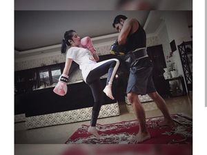 Gaya Sporty Prilly Latuconsina yang Gemar Olahraga Muay Thai