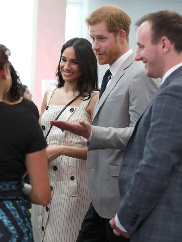 Langgar Tradisi, Meghan Markle Dampingi Pangeran Harry Bekerja