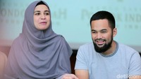 Shireen Sungkar dan Teuku Wisnu berbagi kebahagiaan atas lahirnya anak ketiga mereka baru-baru ini. (Foto: Ismail/detikHOT)