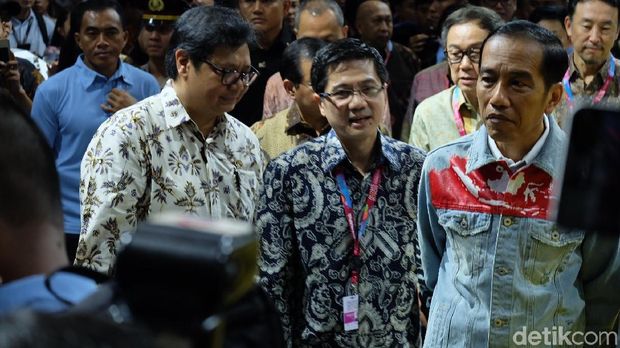 Joko Widodo saat pameran IIMS