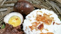 Duh, bikin ngiler deh! Kreceknya udah jadi satu paket dengan nasi, gudeg, dan telur bacem oleh akun @ceu_ena.  Foto: Instagram