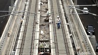 MRT Jakarta sendiri akan beroperasi menggunakan tenaga listrik. Total kapasitas listrik yang dibutuhkan mencapai 70 MW dan sampai saat ini pihaknya masih terus berkoordinasi dengan PLN.