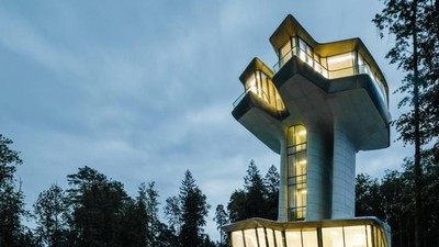 Keren! Rumah Mirip Pesawat Luar Angkasa Mendarat di Tengah Hutan