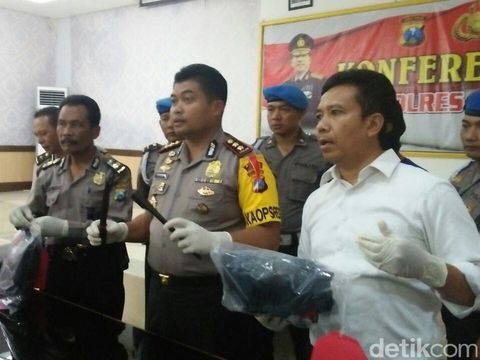Barang bukti yang diamankan dari penggorok satpam bulog/