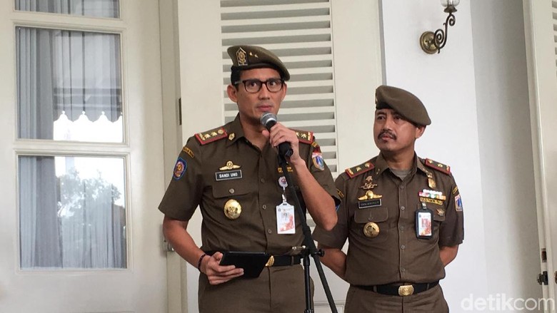 Sandi Serahkan ke Anies soal Kartu Imunisasi Bukan Syarat Masuk SD Sandi Serahkan ke Anies soal Kartu Imunisasi Bukan Syarat Masuk SD