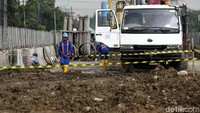 Pengerjaan proyek ini akan dimulai seluruhnya sebelum 2019. Pada tahap awal, pengerjaan dilakukan pada ruas Semanan-Sunter-Pulo Gebang, yang kemudian dibagi lagi pengerjaannya dalam beberapa seksi.