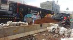 Penampakan Galian Kabel yang Bikin Tanah Abang Makin Macet