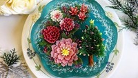 Jellynya berwarna biru transparan. Makin cantik dengan aksen bunga dan pohon natal. Cantik banget! Foto: Instagram siewheng83