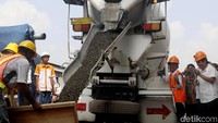 Menteri Rini secara resmi melakukan ground breaking RMU Rawamerta sebagai tanda dimulainya pembangunan unit pengolahan beras tersebut. RMU Rawamerta memiliki Dryer berkapasita 40 ton GKP/ batch dan nantinya mampu menghasilkan 4 ton beras per jam. RMU ini dibangun dan diperuntukkan bagi para petani di BUMDES binaan PT Pupuk Indonesia (Persero).