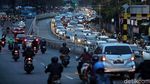 Foto: Macet karena Rekayasa Lalin di Sekitar Underpass Matraman